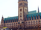Alsterakaden mit sicht auf das Rathaus